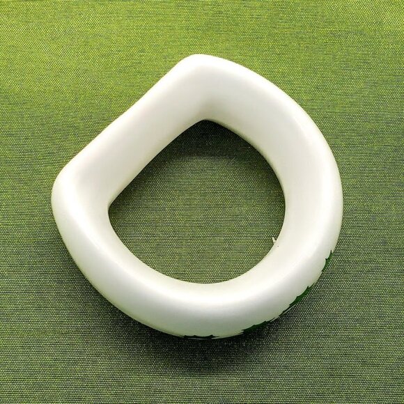 Vintage Holly Red Berries Green Leaves Porcelain Napkin Rings - Picture 7 of 7